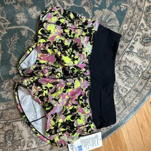 Lululemon speed up short HR 6 NWT